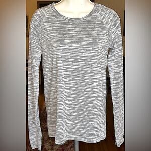 Gently used Athleta Shirt Womens Gray long Sleeve Lightweight Workout Casual